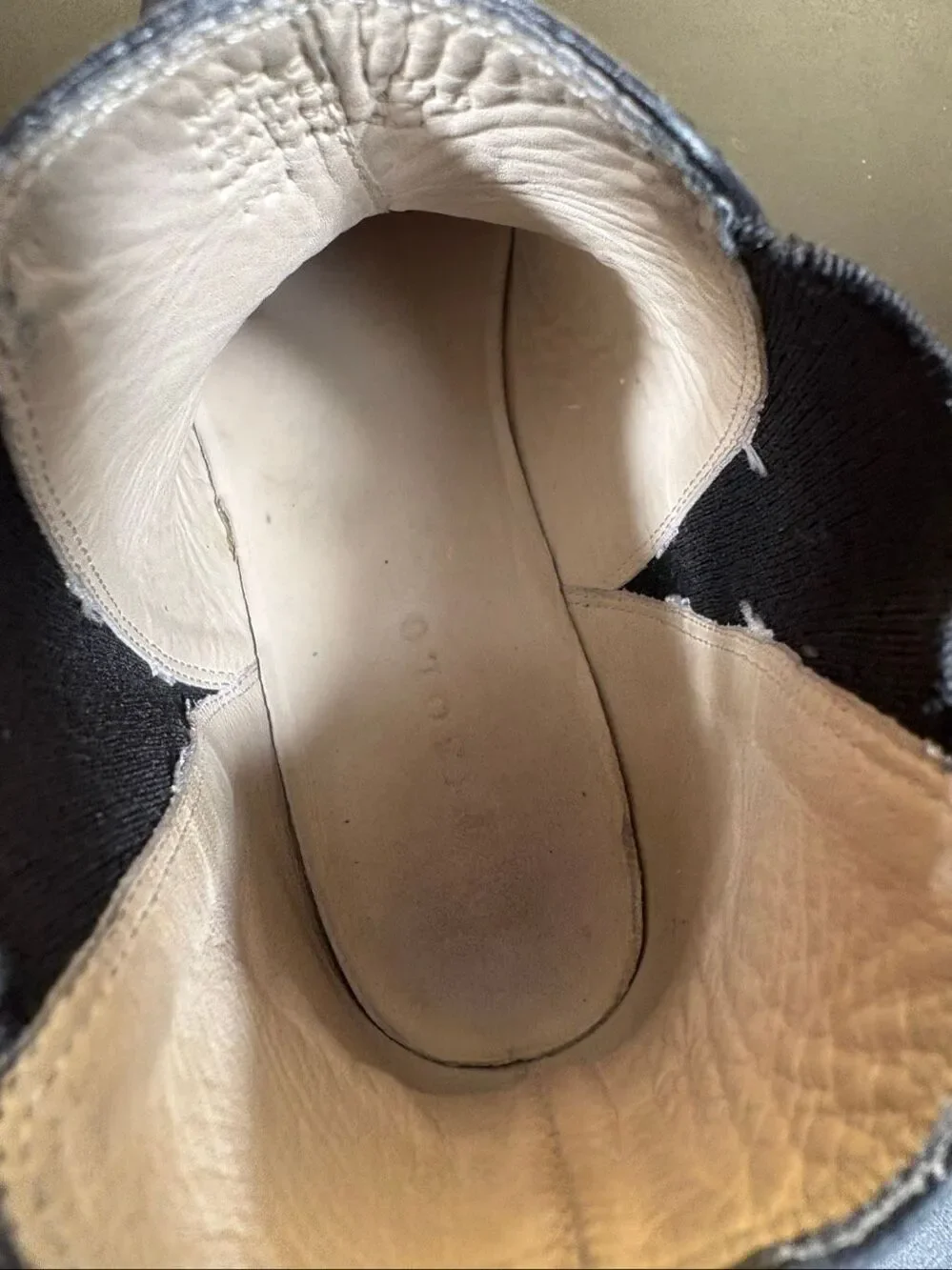 Nisolo Everyday Chelsea Boots Black Leather Pointed Toe Low Stacked Heel Size 7.